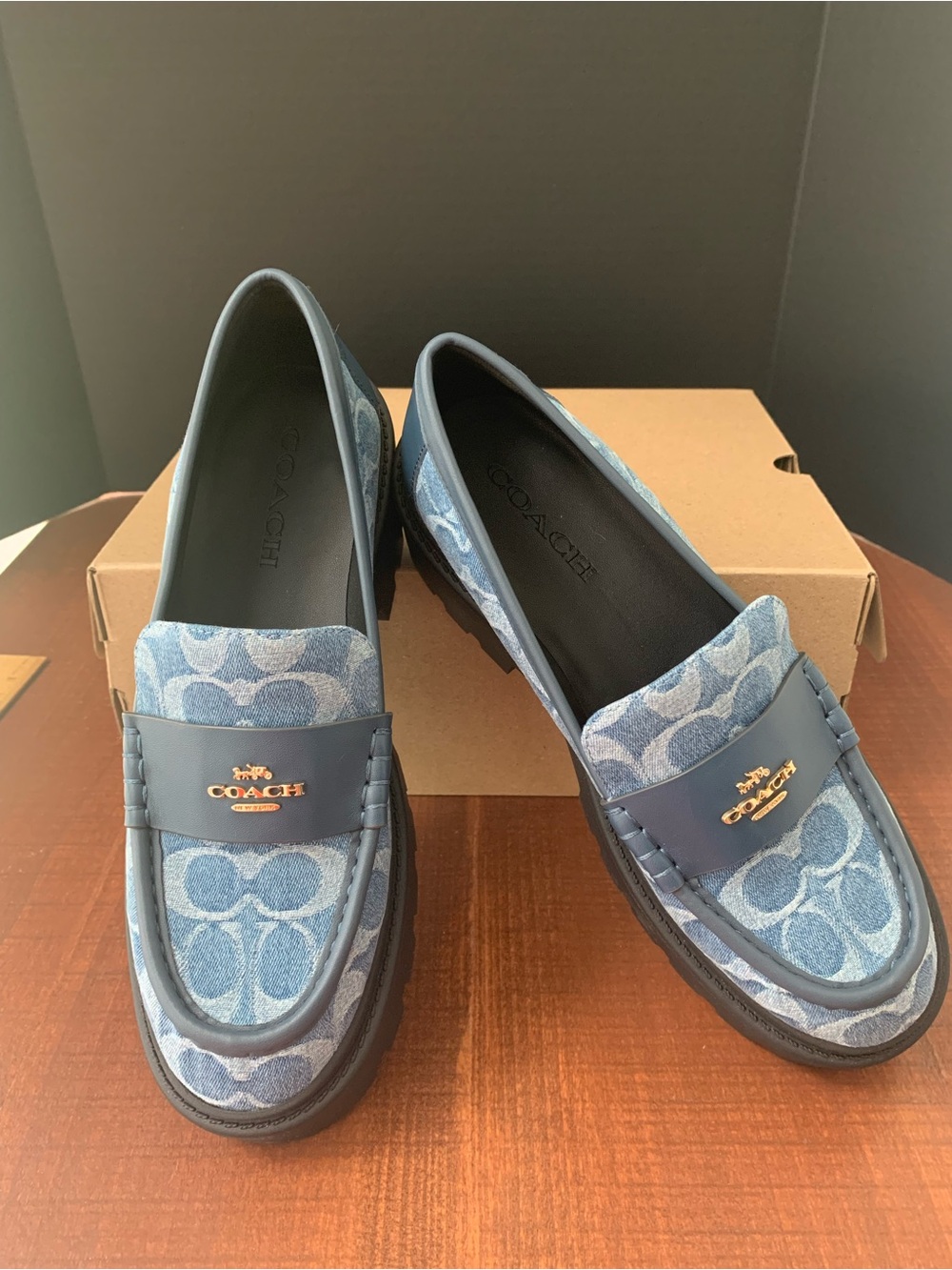 NEW In Box COACH Women's Lucy Lug Sole In Signature Denim Indigo Size 8.5 CDF78 - Picture 5 of 12